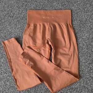 NVGTN Contour Seamless Leggings Orange Size Medium 27"